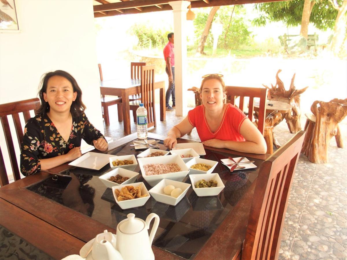 Hotel Grand Halabana Weerawila Ngoại thất bức ảnh