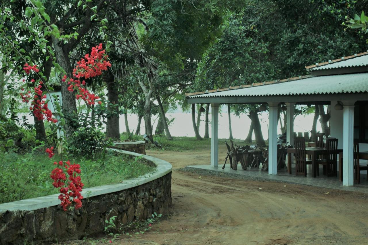 Hotel Grand Halabana Weerawila Ngoại thất bức ảnh